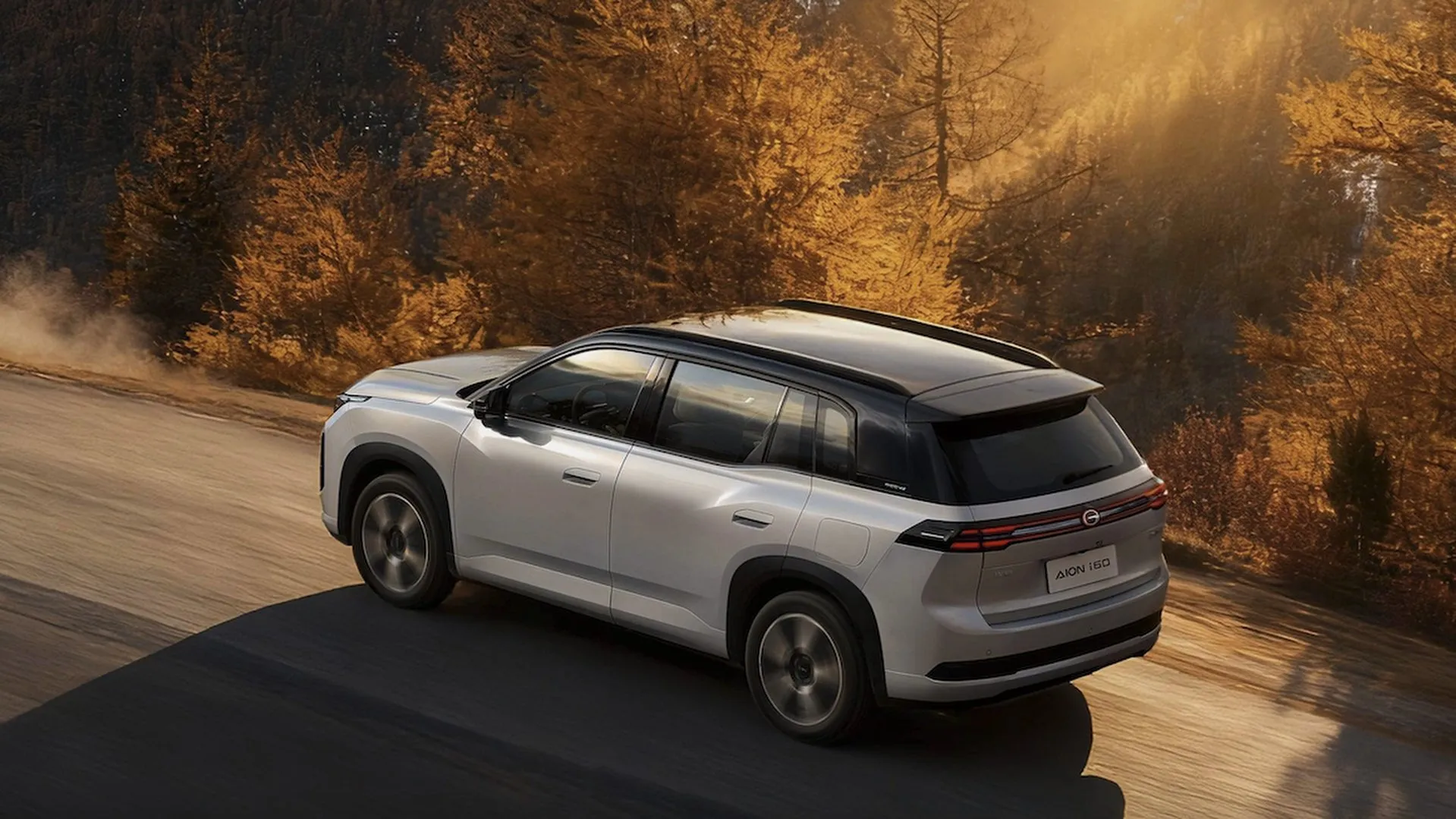 Toza elektr dizayn va ixcham SUV proporsiyasi